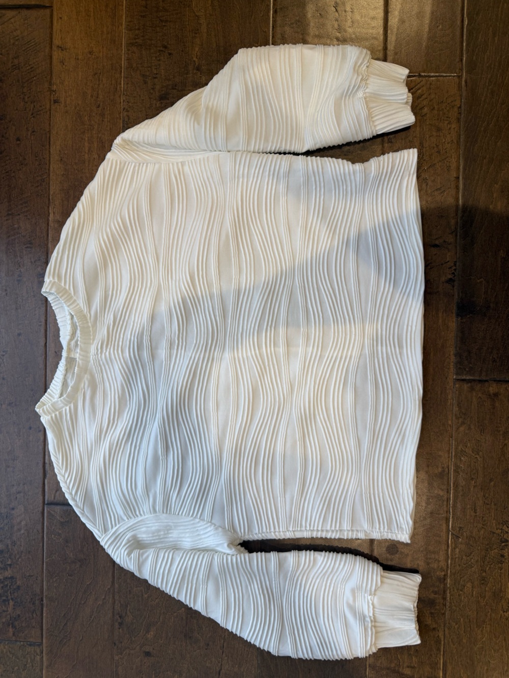 SHEIN White Textured Wave Crop Top